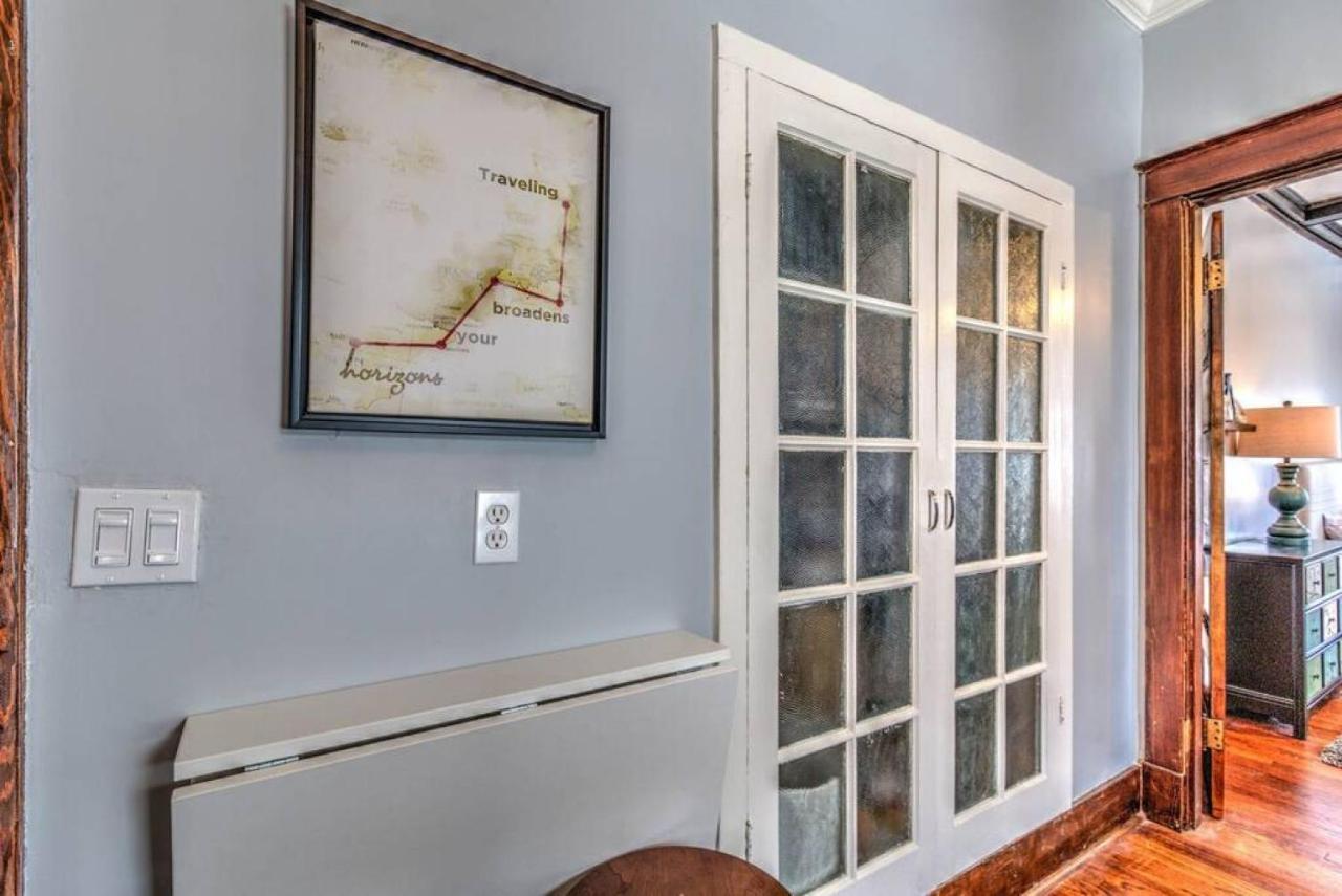 Classic Woodwork And Details In 1912 Colonial Memphis Exterior foto