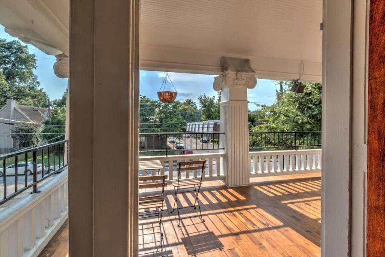 Classic Woodwork And Details In 1912 Colonial Memphis Exterior foto