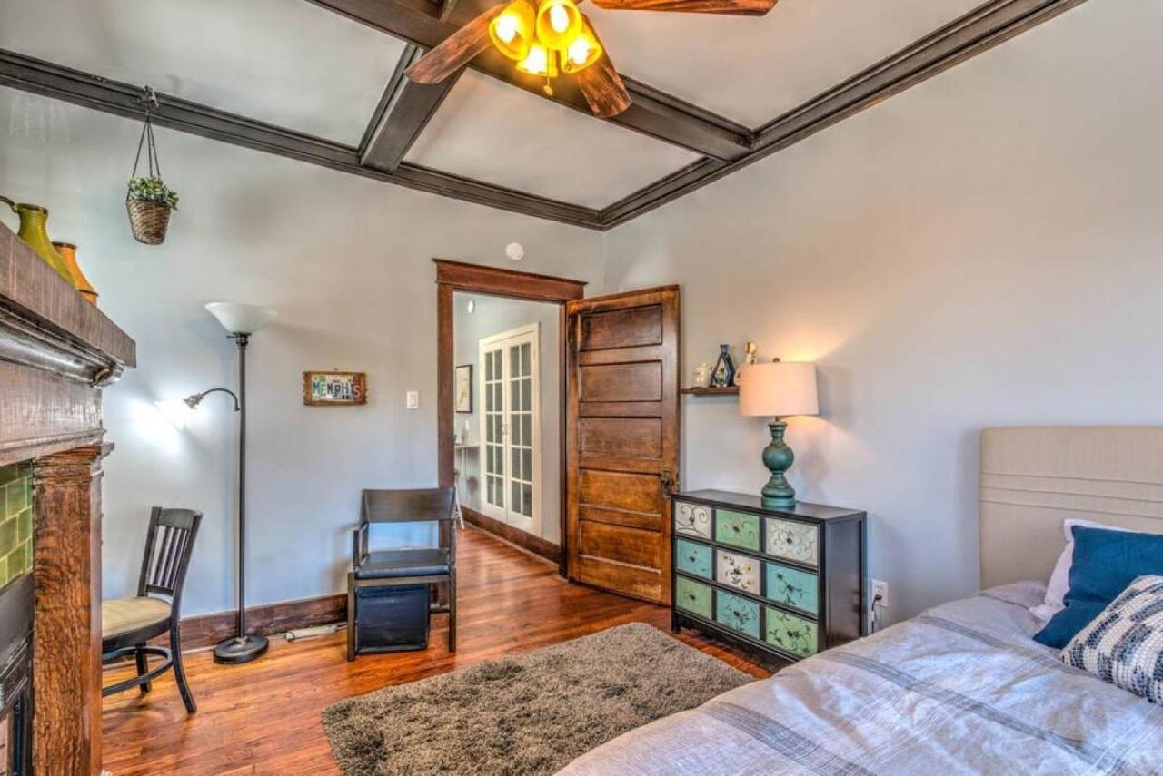 Classic Woodwork And Details In 1912 Colonial Memphis Exterior foto