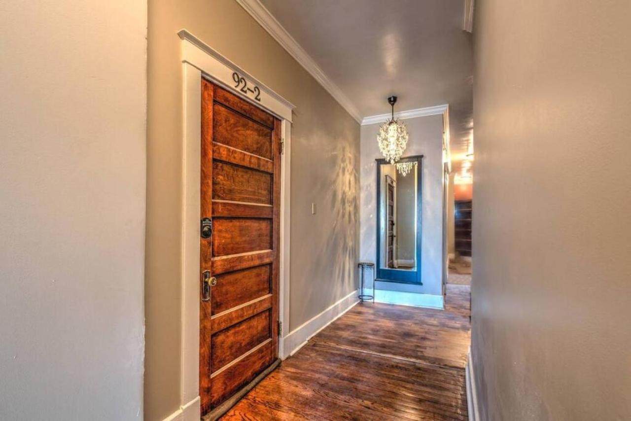 Classic Woodwork And Details In 1912 Colonial Memphis Exterior foto